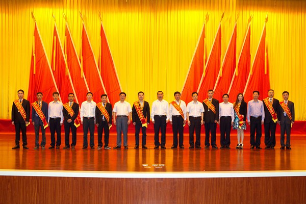 東方鑫源集團董事長龔大興當(dāng)選涪陵區(qū)第三屆勞動模范